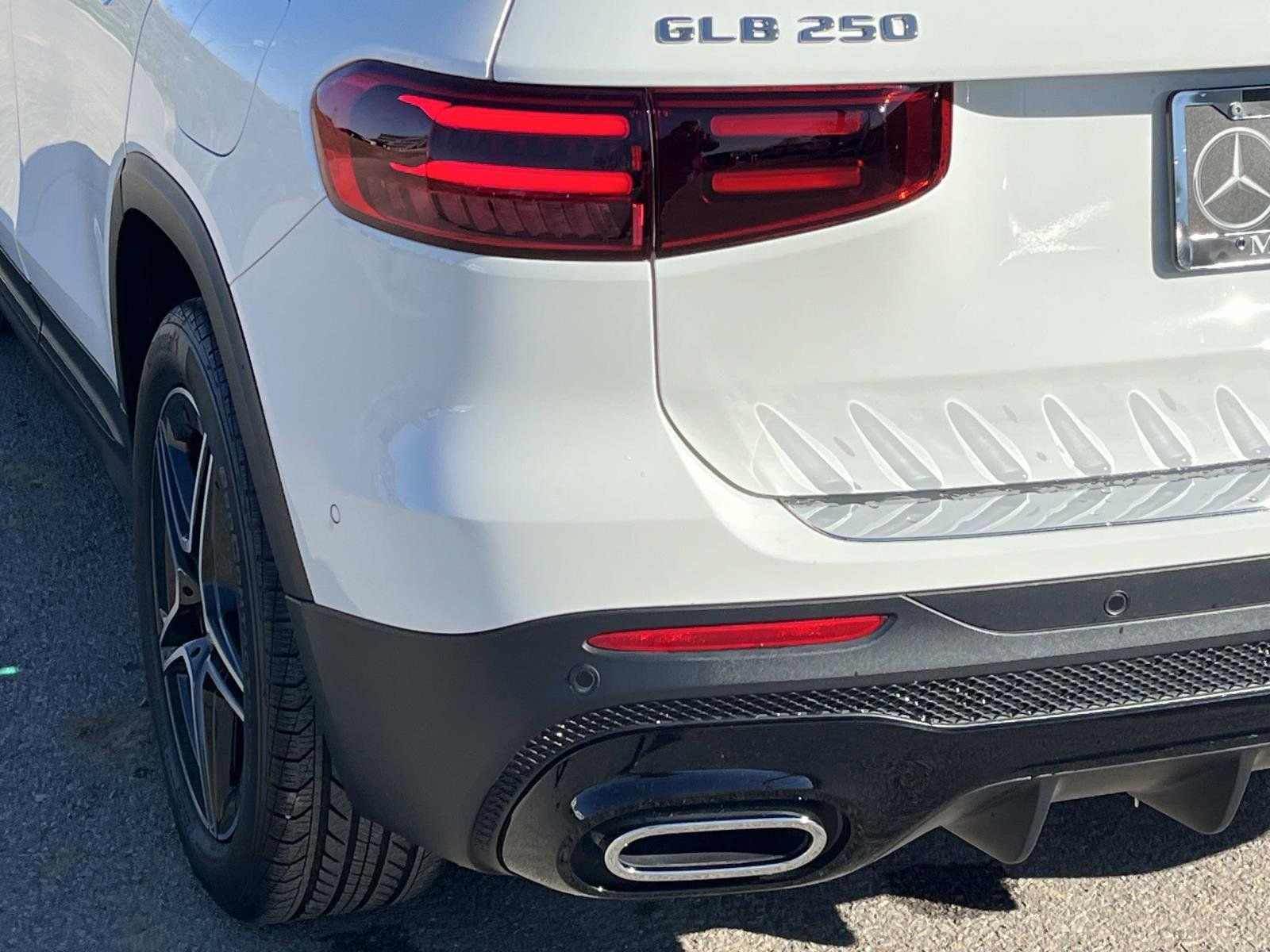 Certified 2024 Mercedes-Benz GLB 250 image 9