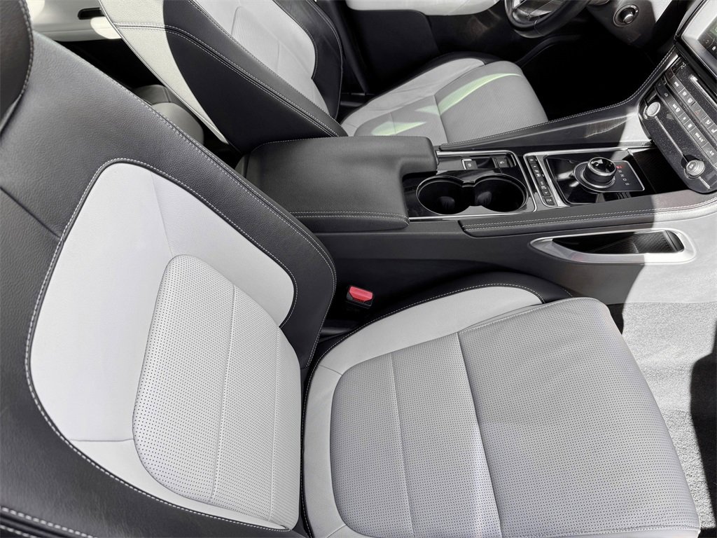 Used 2017 Jaguar F-PACE R-Sport image 29