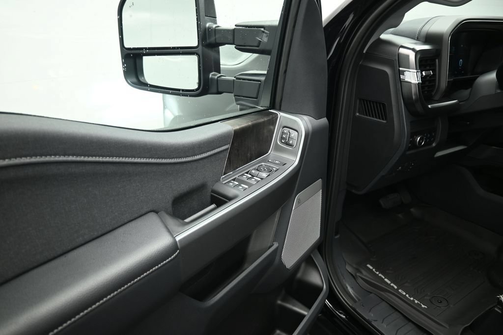 New 2026 Ford F250 Lariat w/ Black Appearance Package AWD/4WD image 9