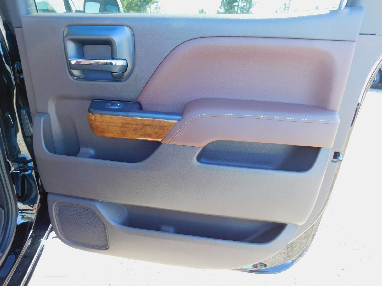 Used 2018 Chevrolet Silverado 1500 High Country image 40