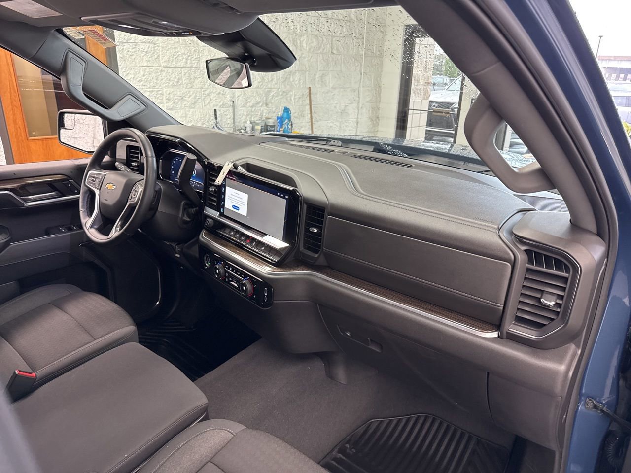 Used 2024 Chevrolet Silverado 1500 LT image 48