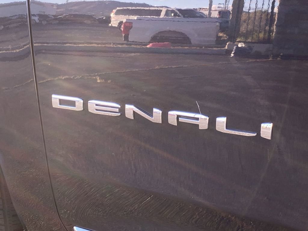Certified 2025 GMC Yukon XL Denali image 17