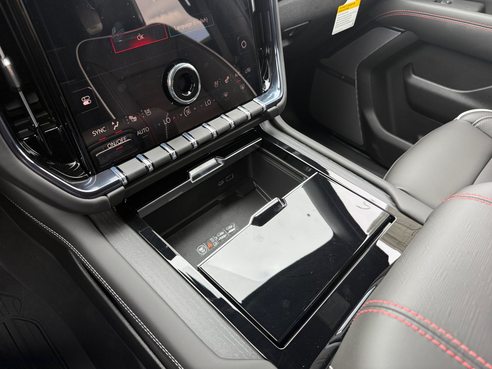 New 2026 GMC Yukon XL AT4 Ultimate AWD/4WD image 13
