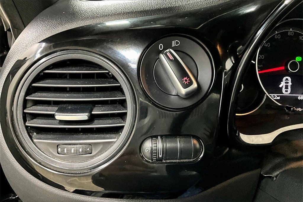 Used 2019 Volkswagen Beetle 2.0T S image 15