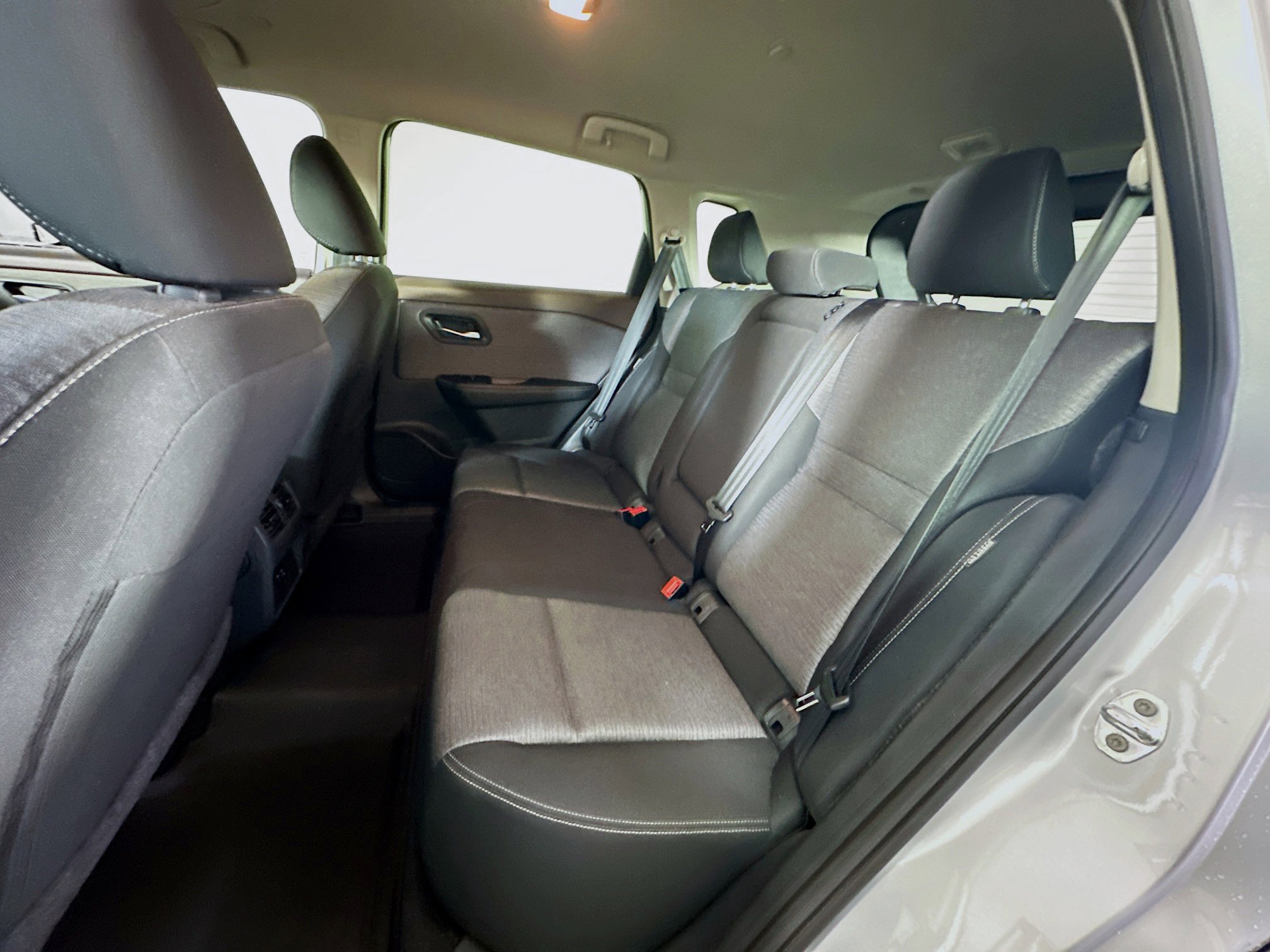 Used 2023 Nissan Rogue SV image 27