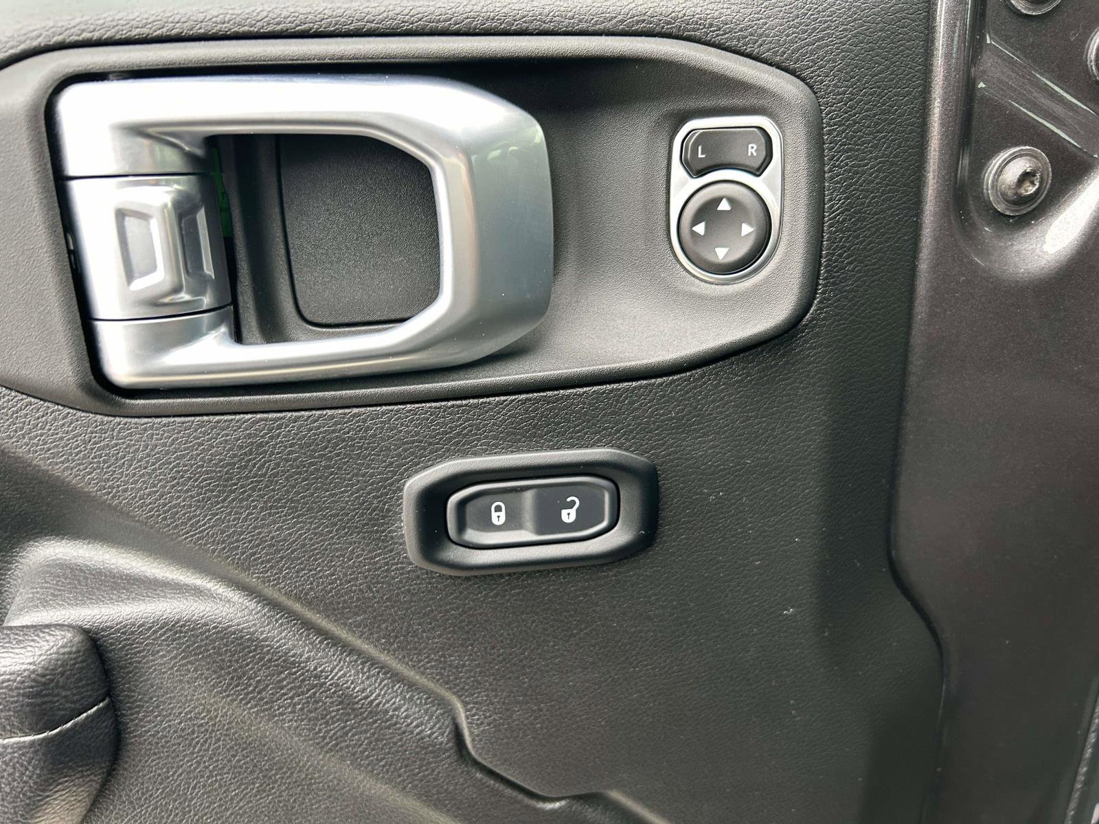 Used 2024 Jeep Wrangler Sport S image 22