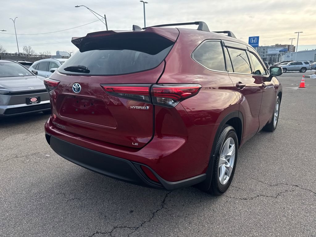 Used 2022 Toyota Highlander LE image 9