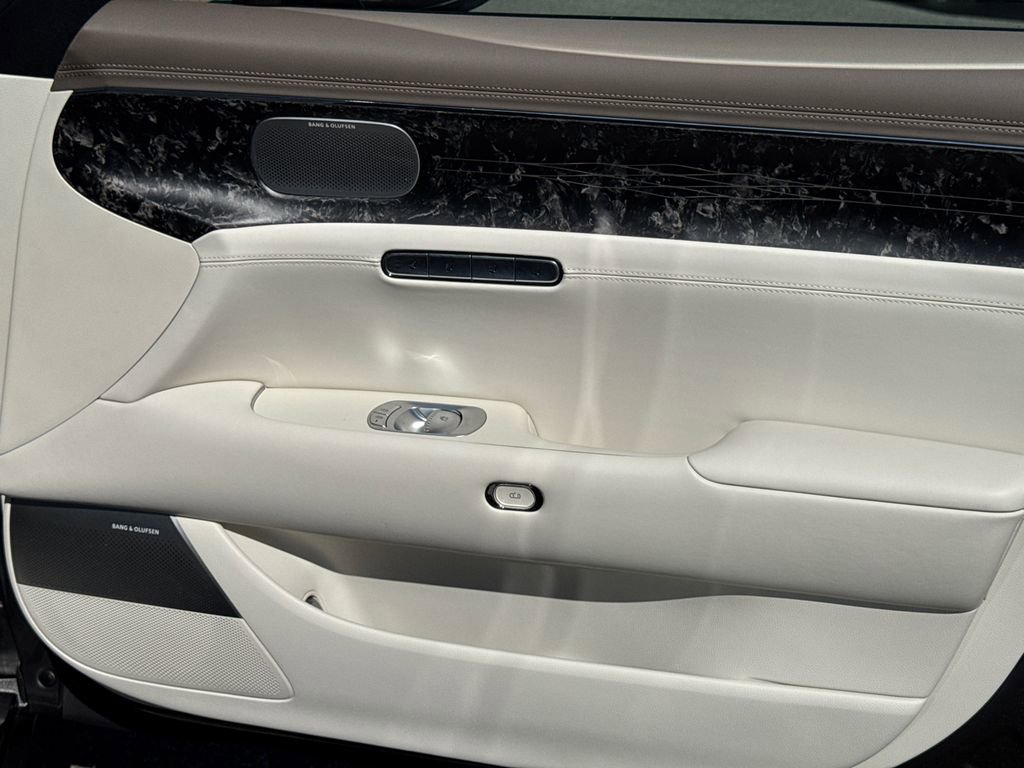 Used 2025 Genesis G90 3.5T image 14