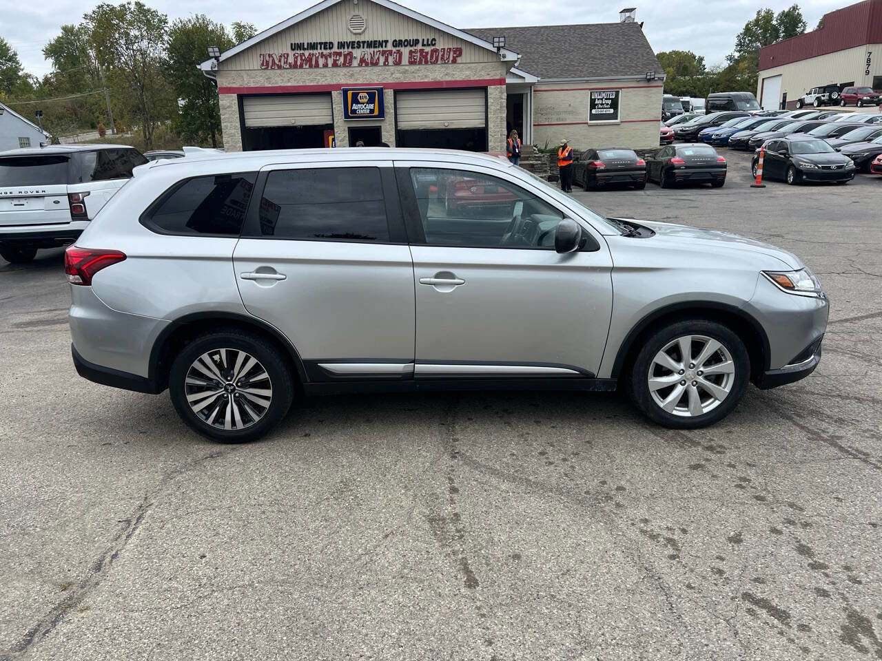 Used 2020 Mitsubishi Outlander ES image 6