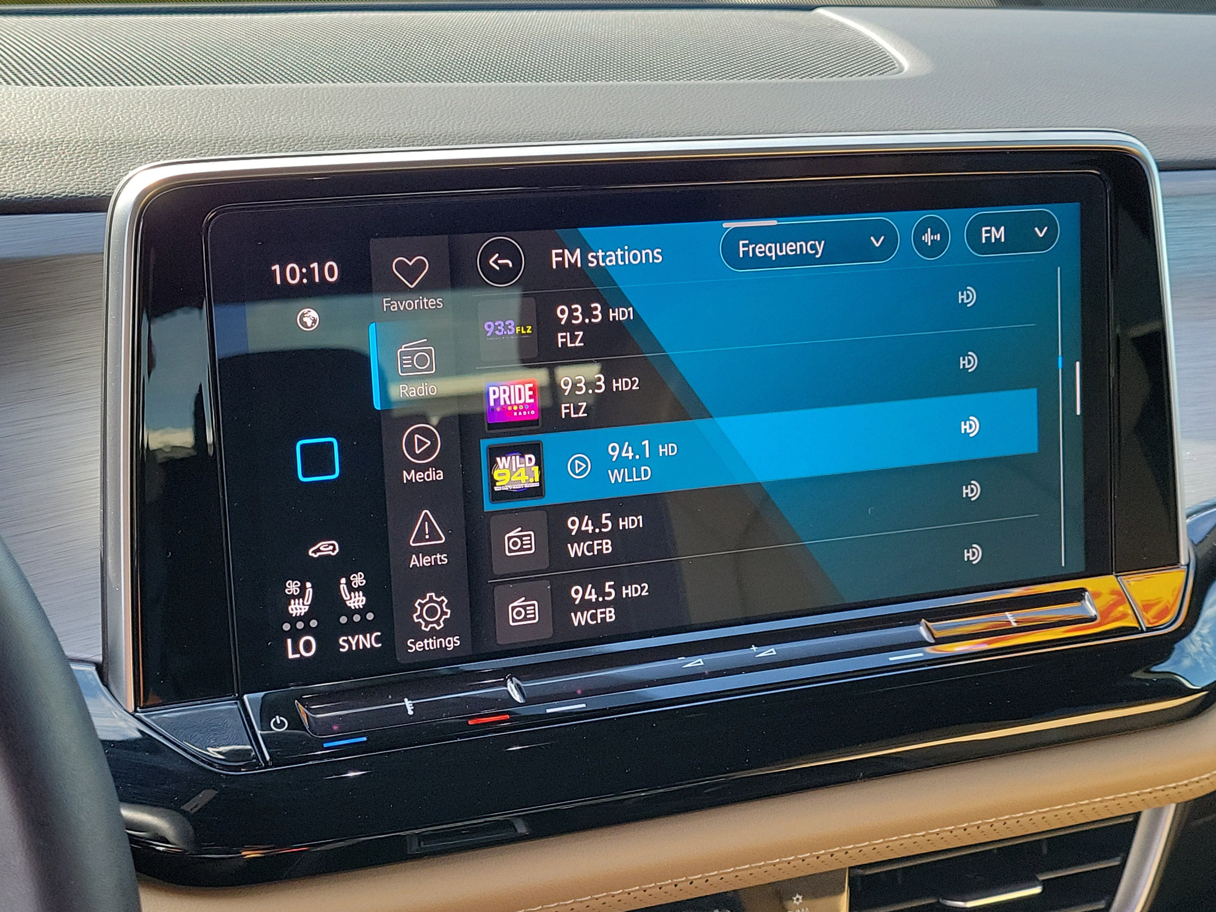 Used 2024 Volkswagen Atlas Cross Sport SE w/ Panoramic Sunroof Package FWD image 23