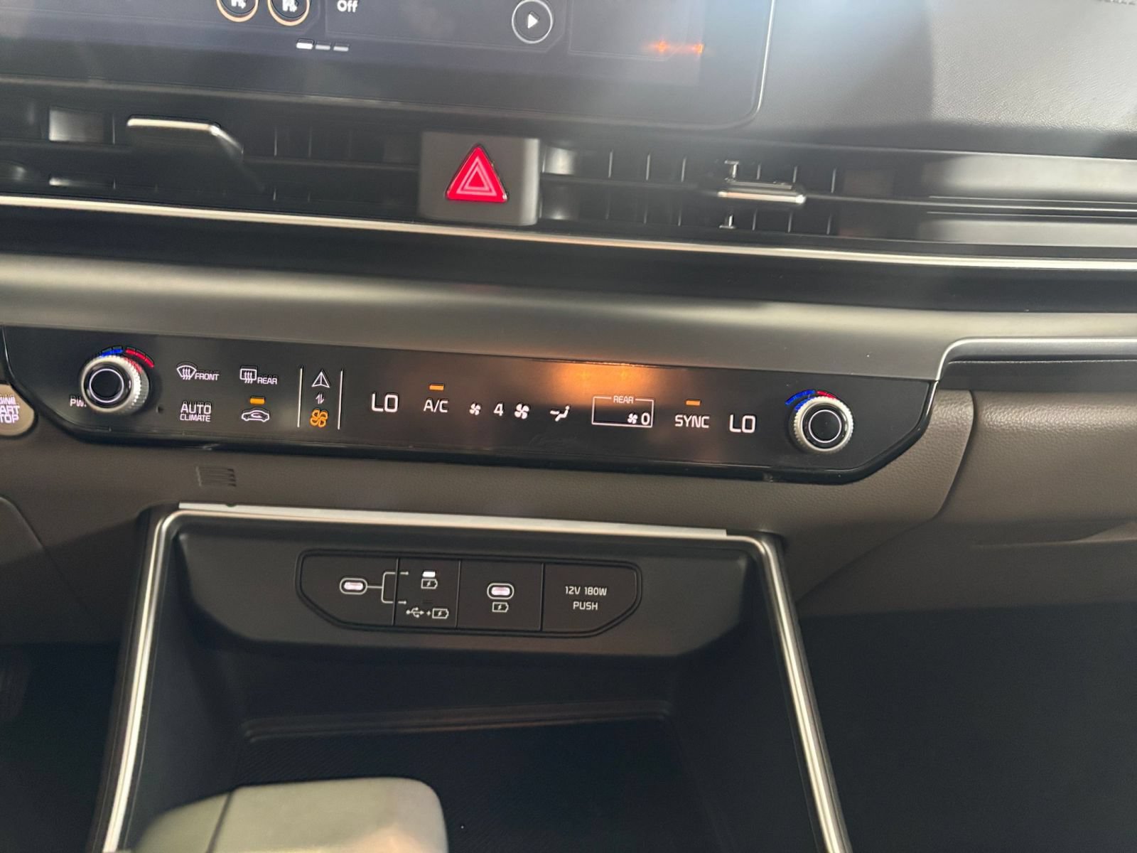 Used 2026 Kia Carnival FWD image 16