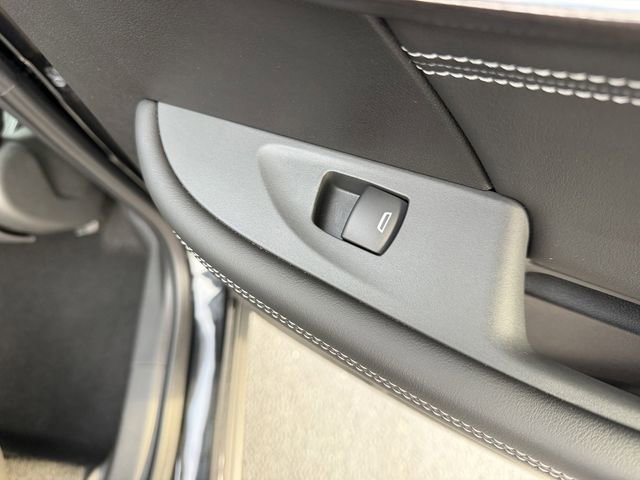 Used 2023 Buick Envision Avenir image 29