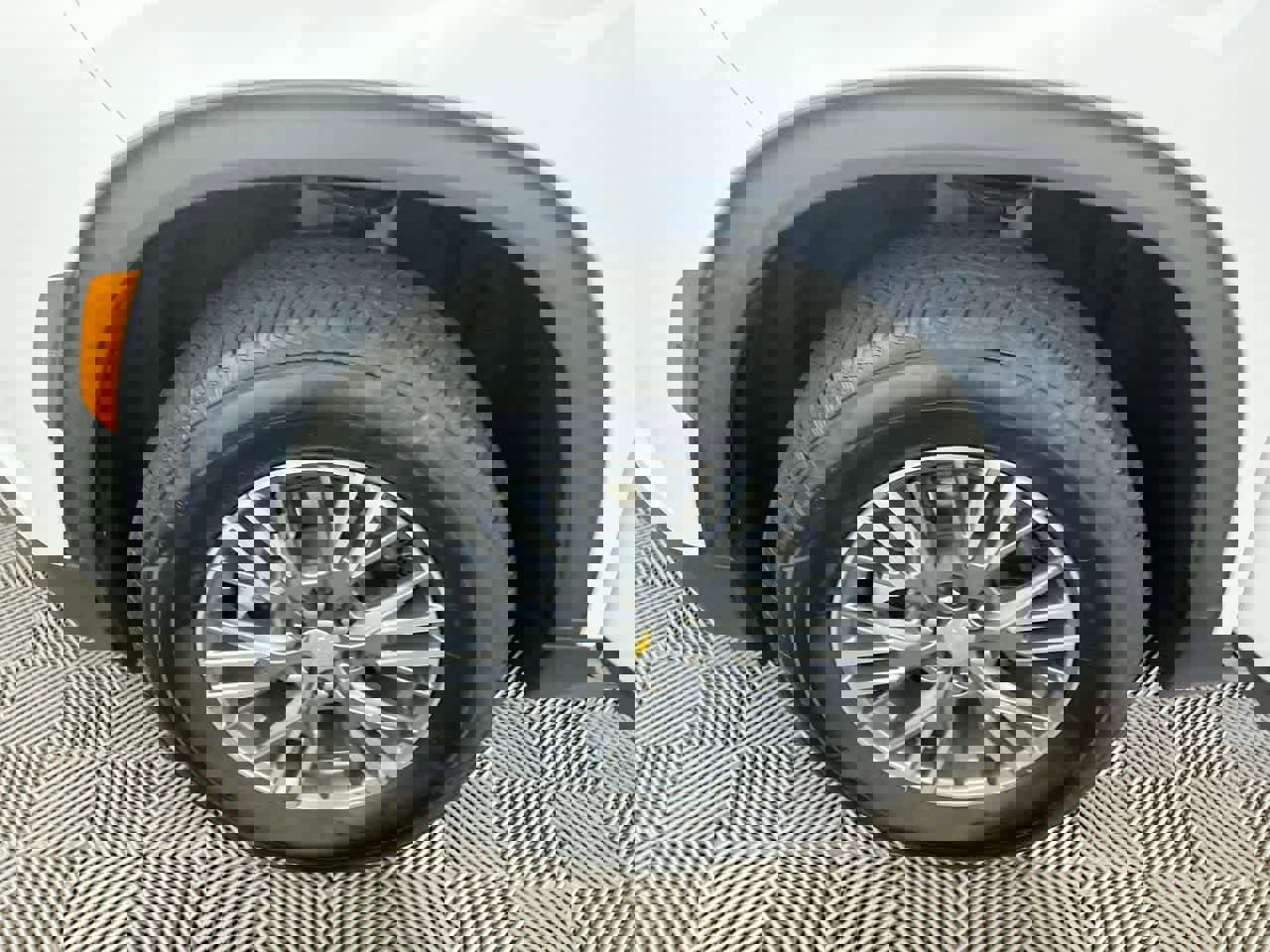 Used 2025 Chevrolet Traverse LT image 10