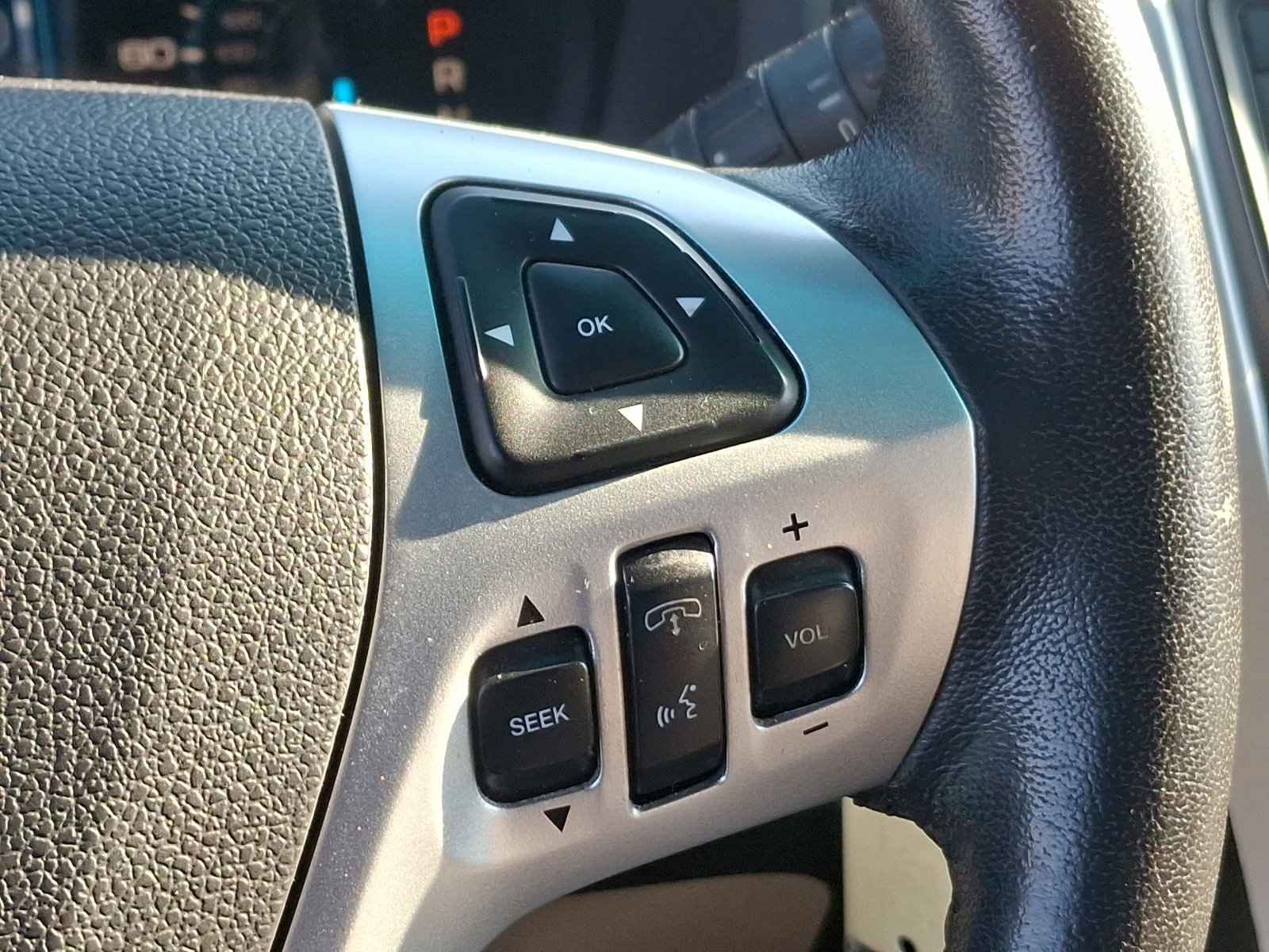 Used 2015 Ford Explorer XLT image 22