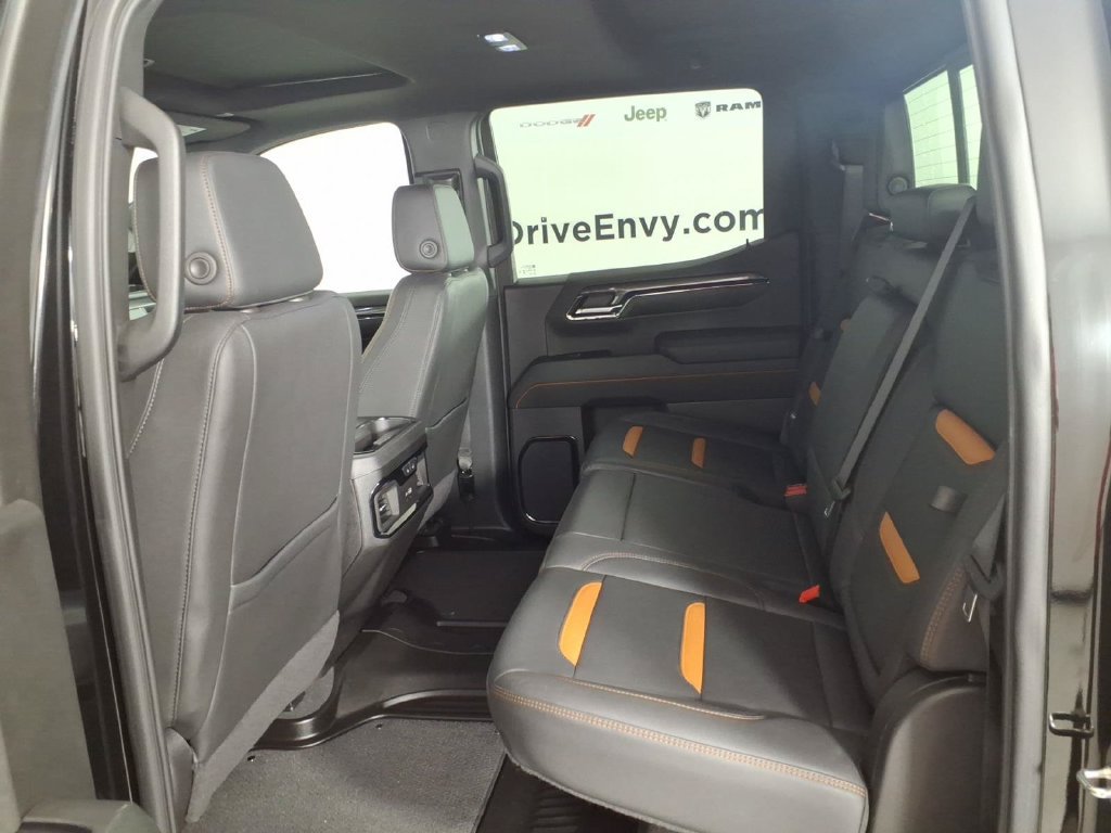 Used 2024 GMC Sierra 1500 AT4 w/ Technology Package AWD/4WD image 9