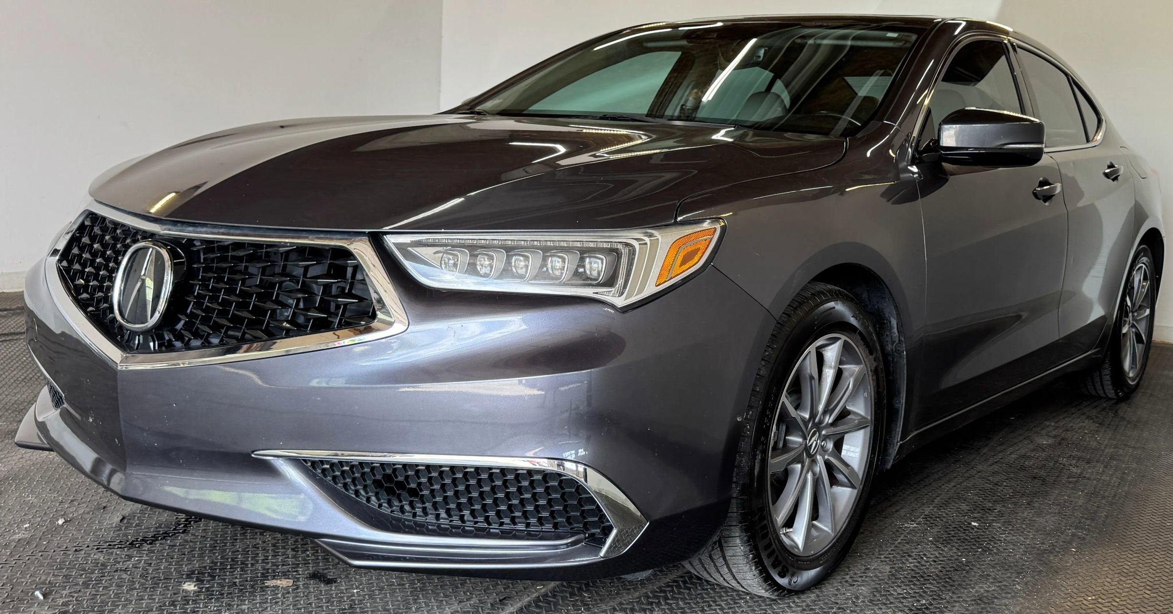 Used 2018 Acura TLX w/ Technology Package image 2