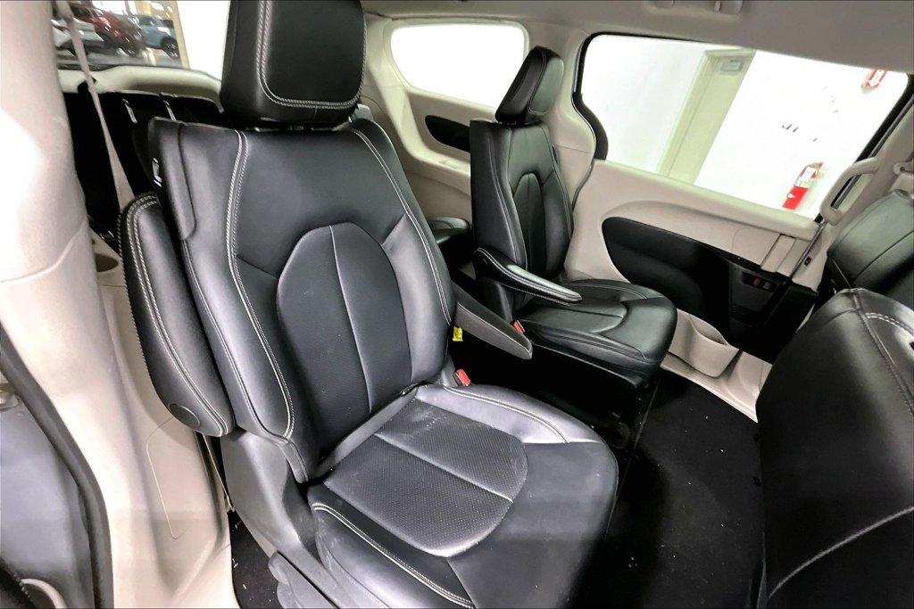 Used 2024 Chrysler Pacifica Limited FWD image 31