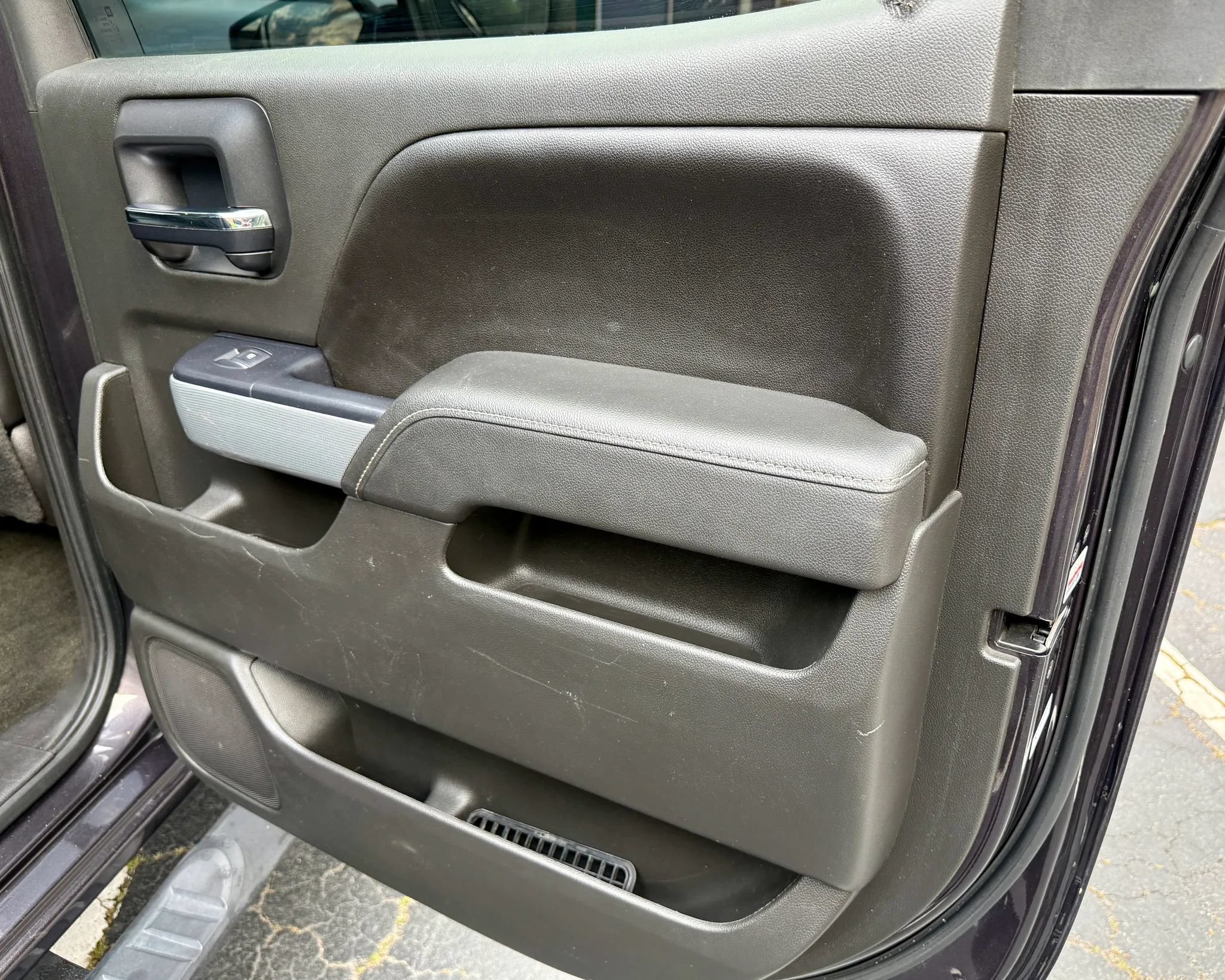 Used 2015 Chevrolet Silverado 1500 LTZ Z71 w/ LTZ Plus Package AWD/4WD image 24