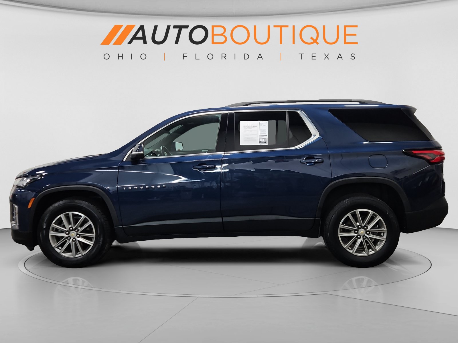 Used 2022 Chevrolet Traverse LT FWD image 2