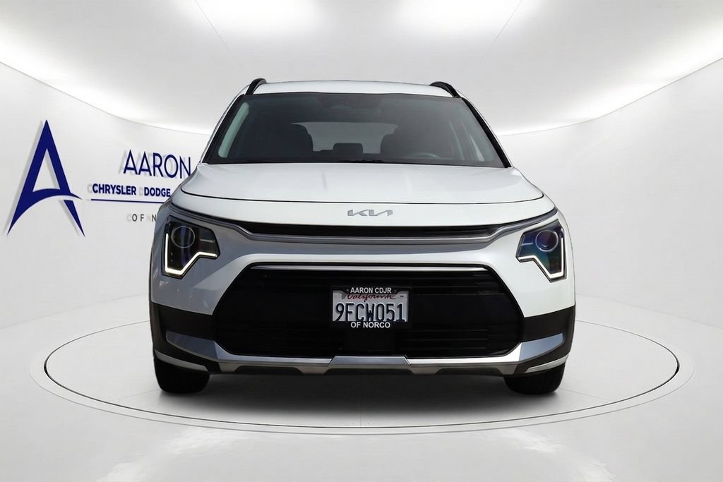 Used 2023 Kia Niro EX FWD image 2