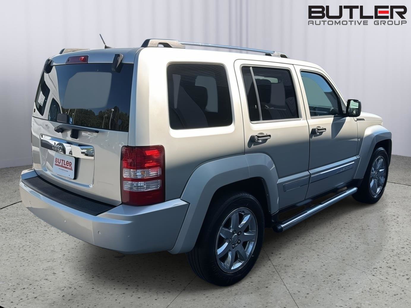 Used 2009 Jeep Liberty Limited w/ Premium Group II AWD/4WD image 6