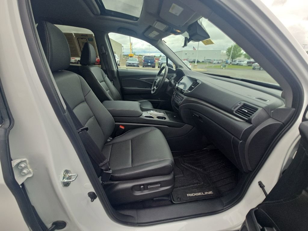 Certified 2025 Honda Ridgeline RTL image 32