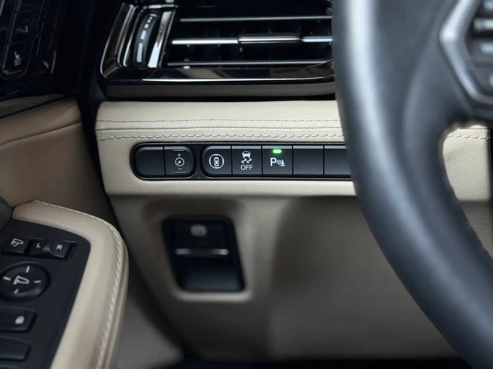 Used 2025 Acura MDX SH-AWD w/ Technology Package image 29