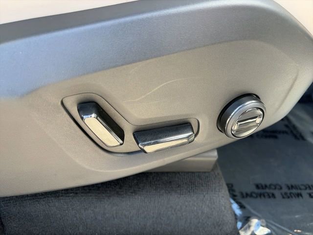 Used 2025 Volvo XC90 B6 Plus image 13