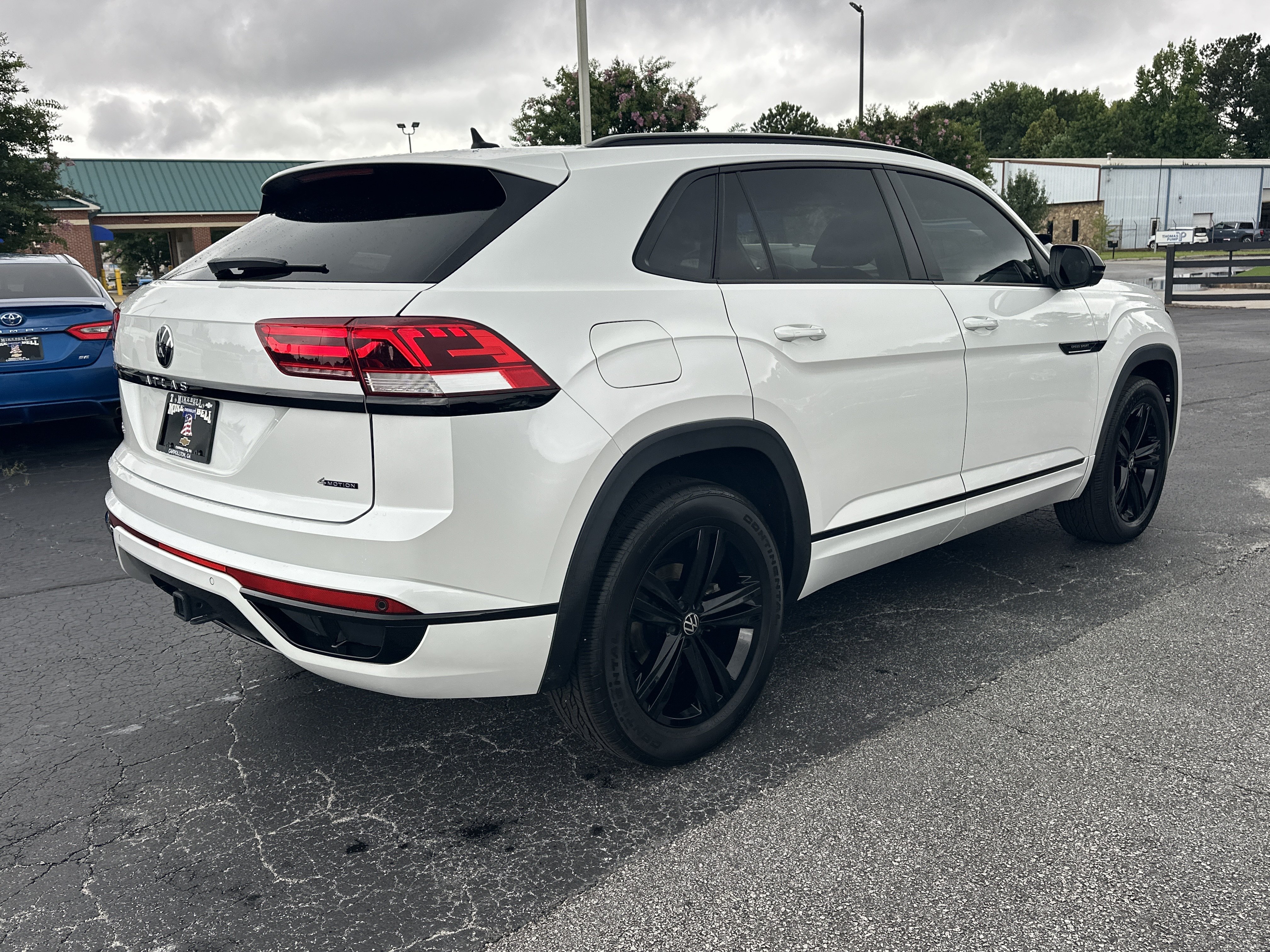 Used 2023 Volkswagen Atlas Cross Sport SEL R-Line AWD/4WD image 8