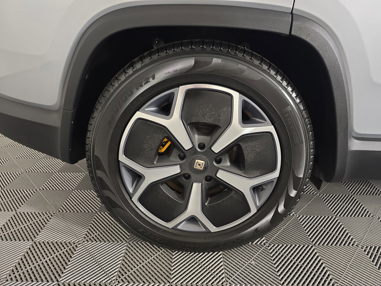 Used 2024 Rivian R1S Adventure AWD/4WD image 12