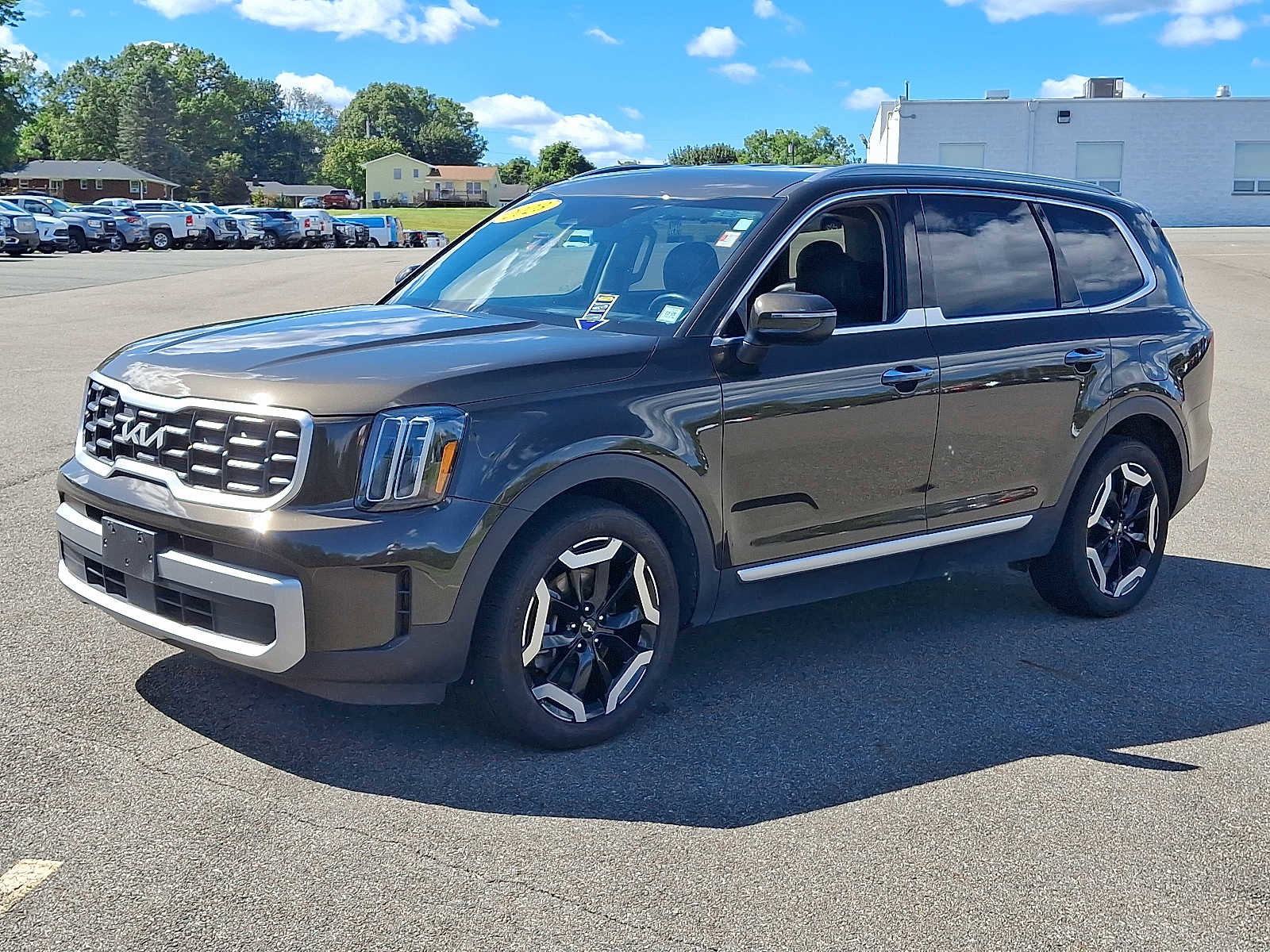 Used 2023 Kia Telluride S image 3