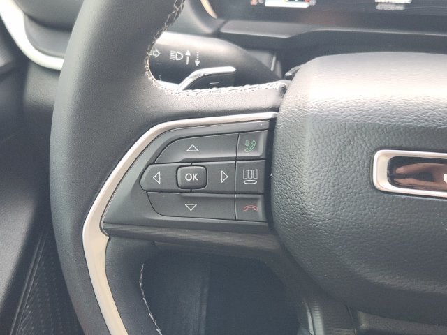 Used 2023 Jeep Grand Cherokee L Laredo RWD image 28