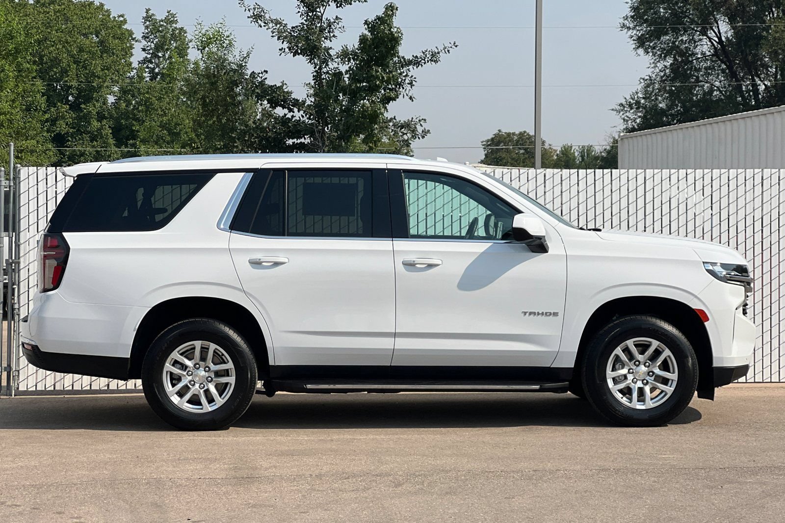 Used 2024 Chevrolet Tahoe LT AWD/4WD image 3