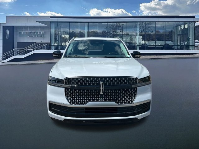 New 2026 Lincoln Navigator Reserve AWD/4WD image 2