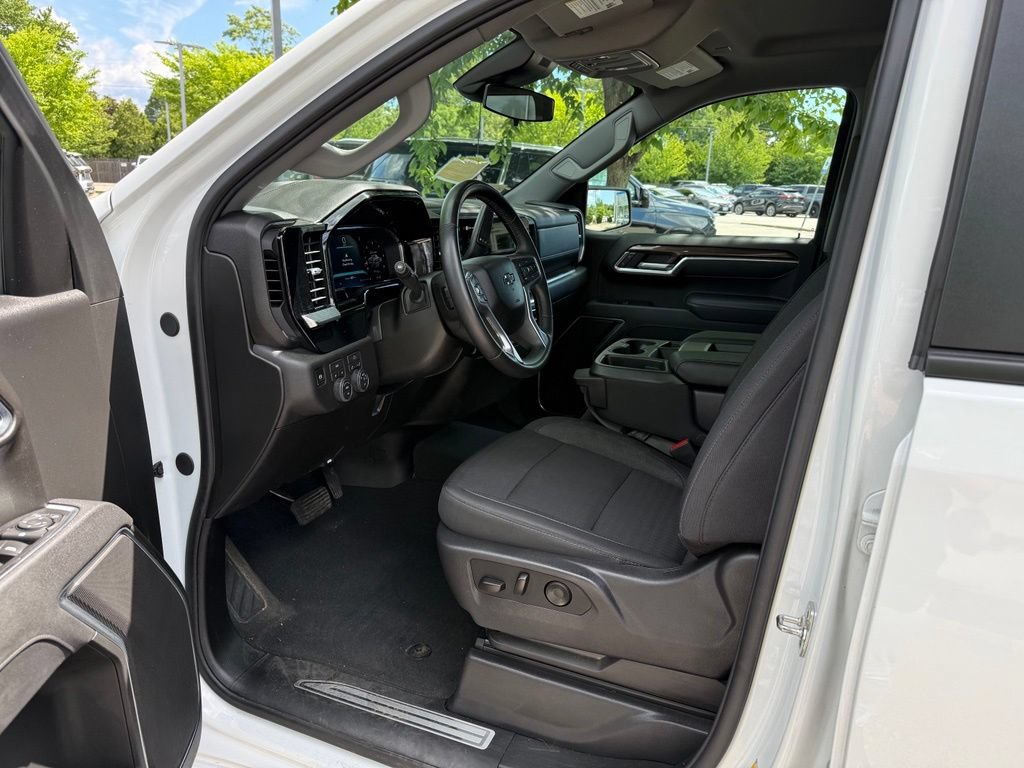 Used 2026 Chevrolet Silverado 1500 RST AWD/4WD image 12