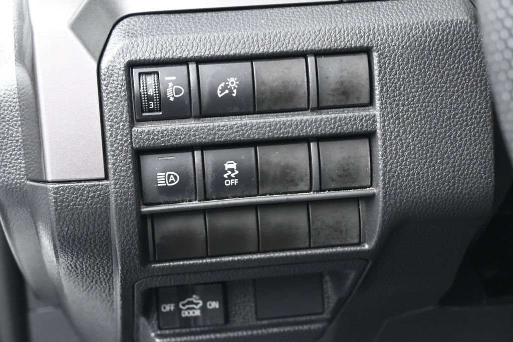 Used 2025 Toyota Tacoma SR5 AWD/4WD image 16