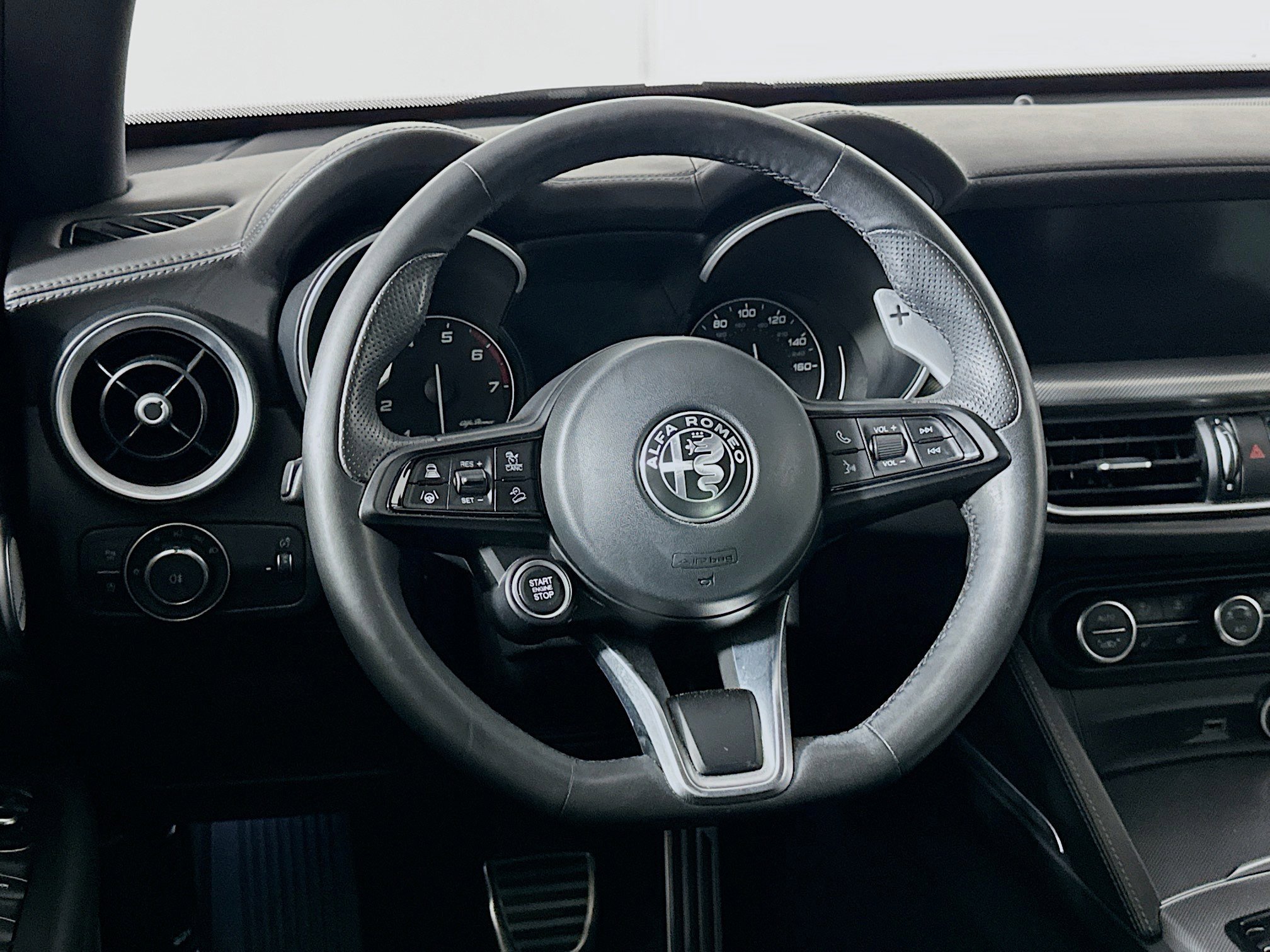 Used 2023 Alfa Romeo Stelvio Veloce image 18