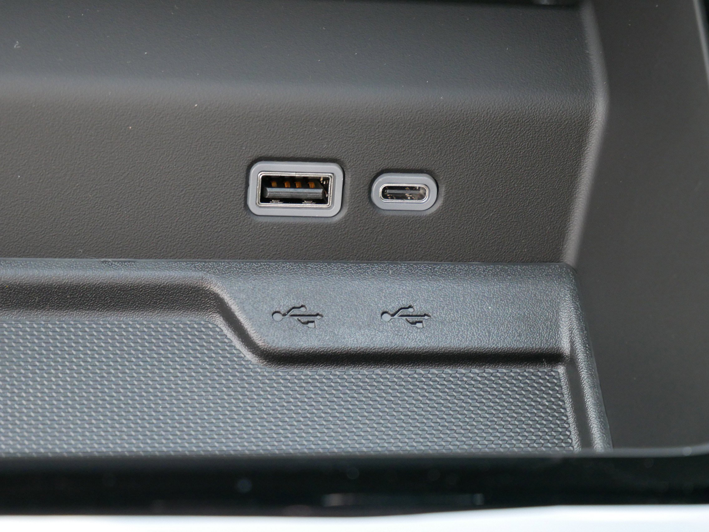 New 2025 Chevrolet Suburban Premier image 23