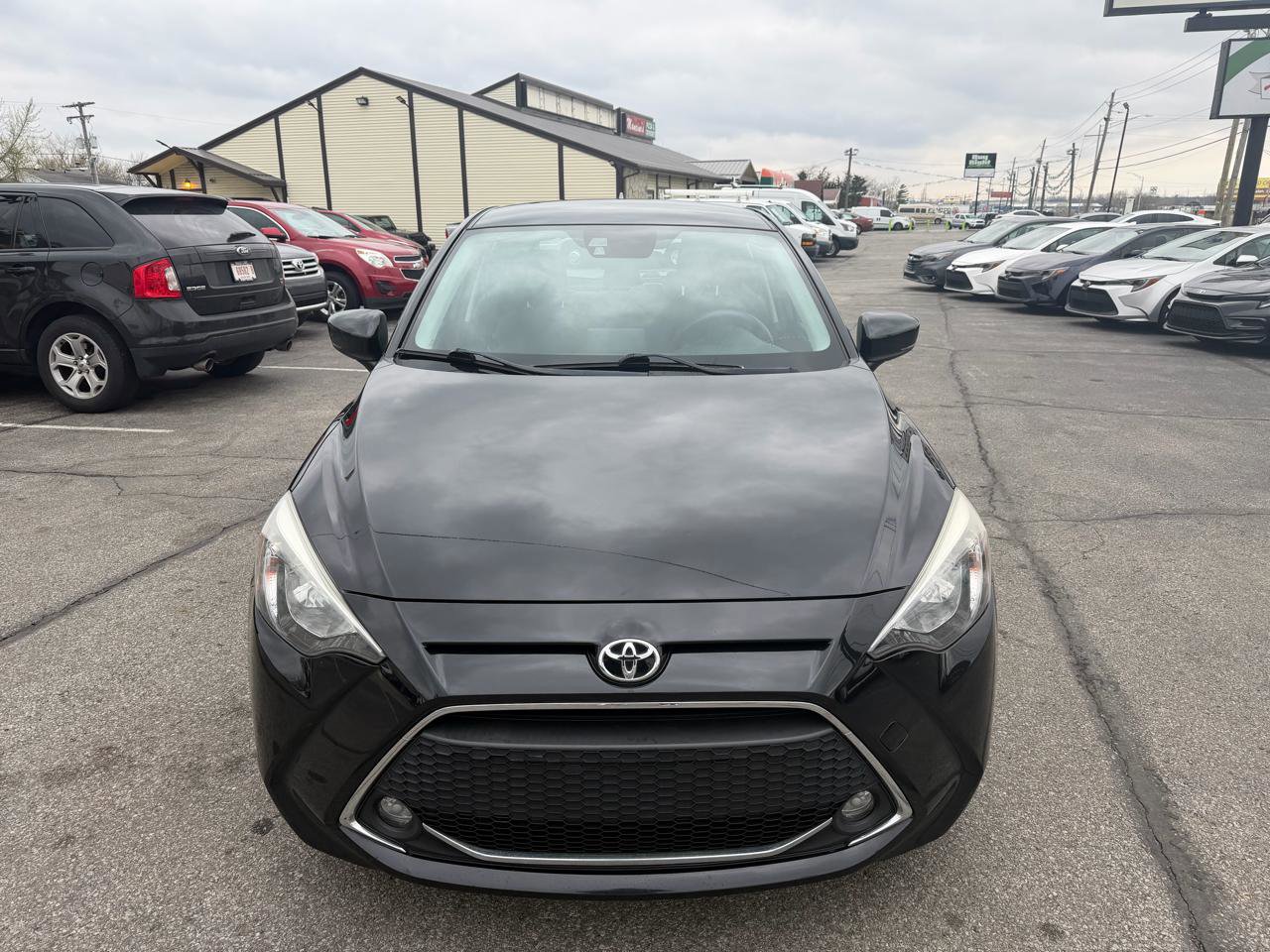 Used 2020 Toyota Yaris LE FWD image 3