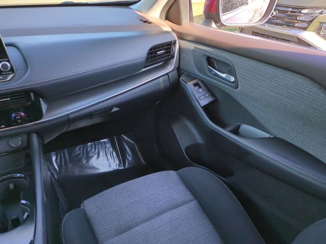 Used 2021 Nissan Rogue SV FWD image 17