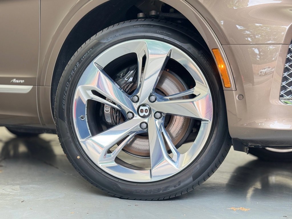 New 2025 Bentley Bentayga image 30