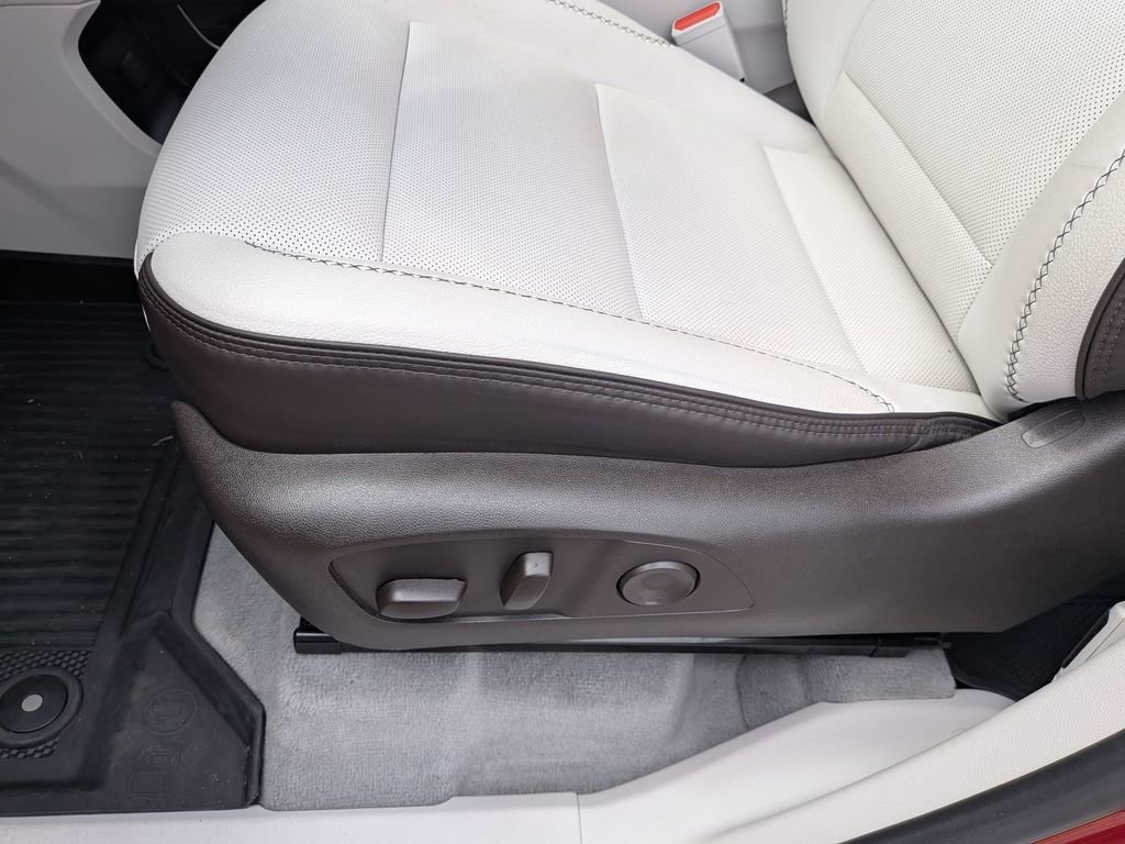 Certified 2025 GMC Acadia Denali w/ Super Cruise Package FWD image 12