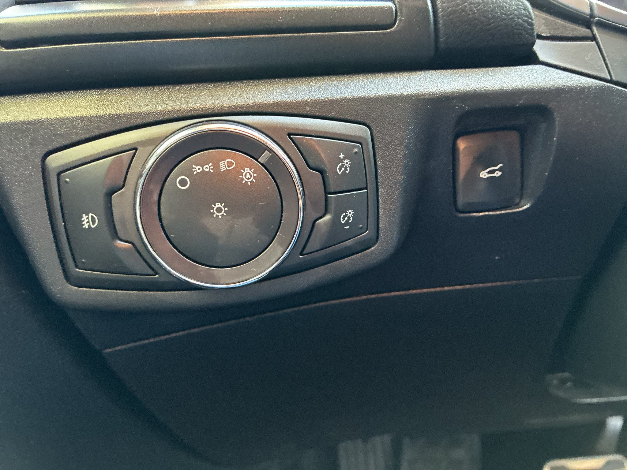 Used 2017 Ford Fusion Energi Titanium FWD image 27