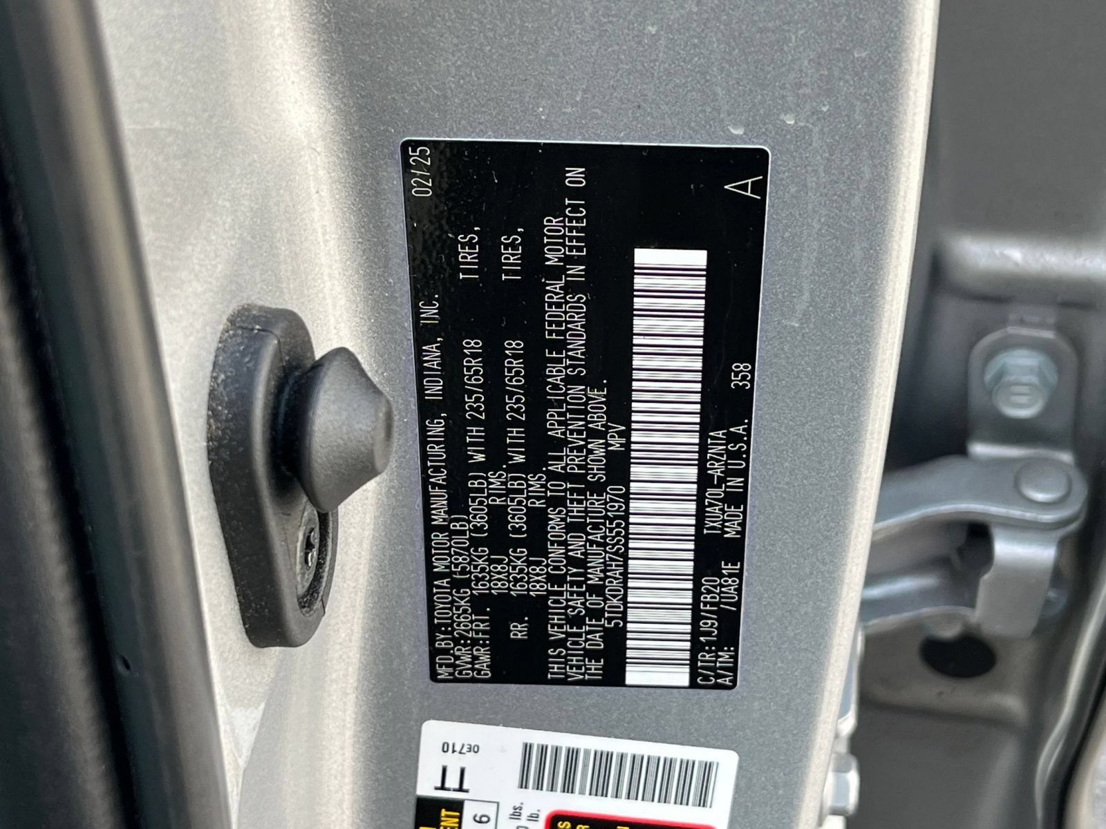 Used 2025 Toyota Highlander LE FWD image 31
