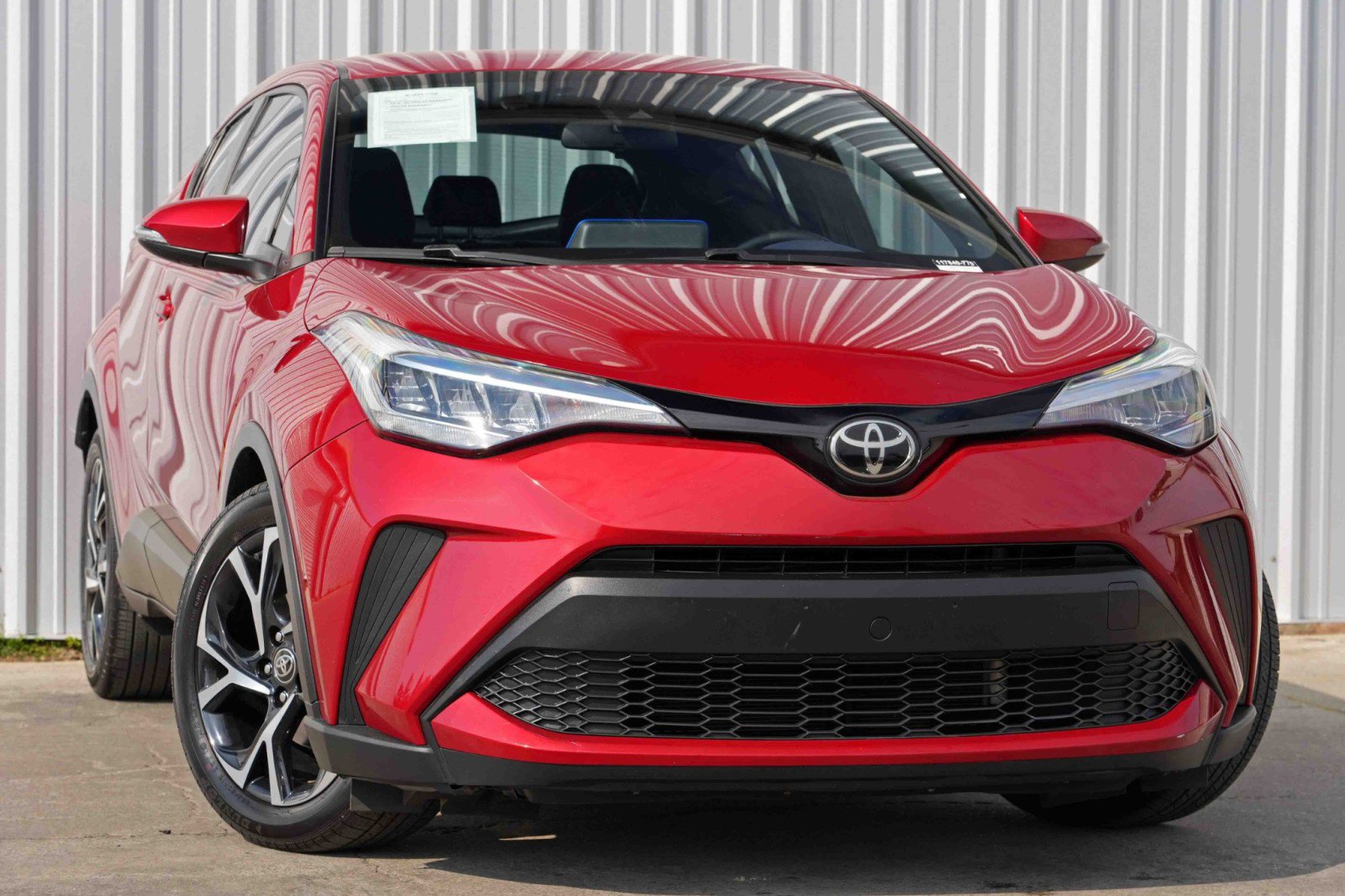 Used 2020 Toyota C-HR XLE image 2