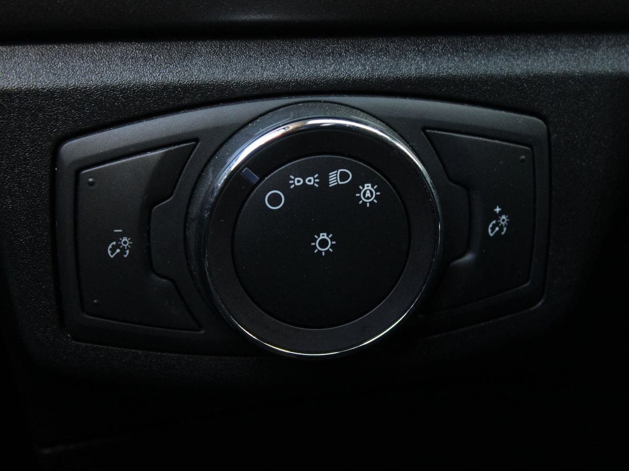 Used 2019 Ford Fusion SE FWD image 29