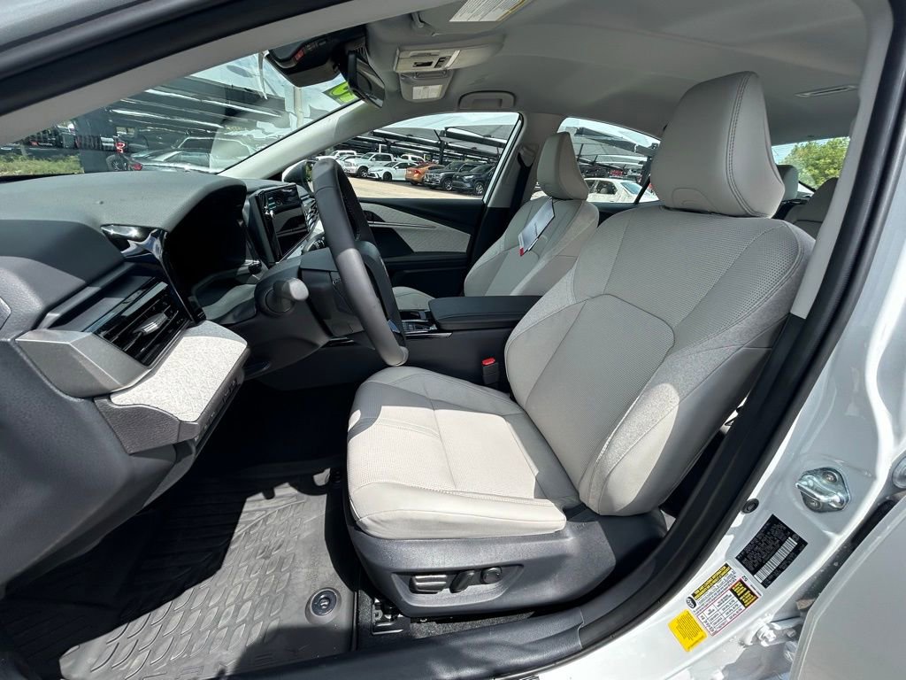 Used 2025 Toyota Camry XLE image 13