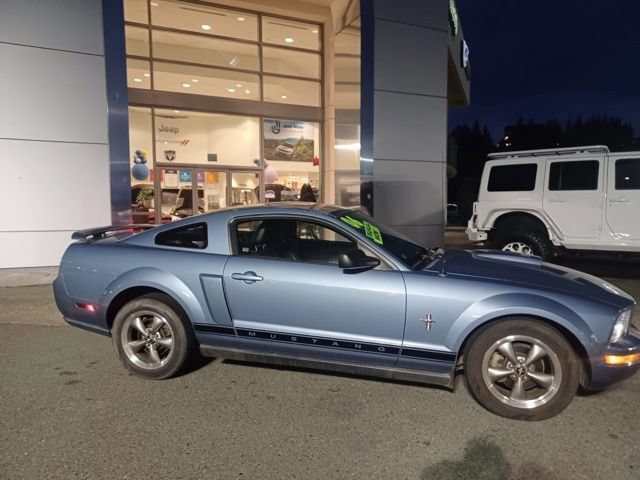 Used 2006 Ford Mustang Premium RWD image 2
