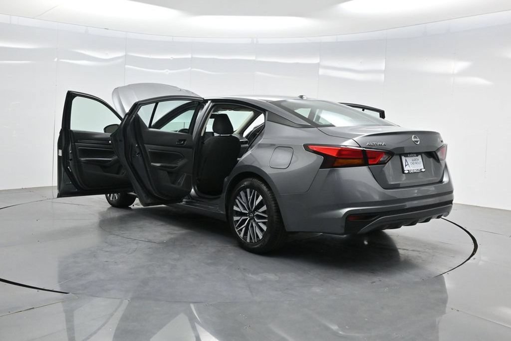 Used 2024 Nissan Altima 2.5 SV FWD image 46