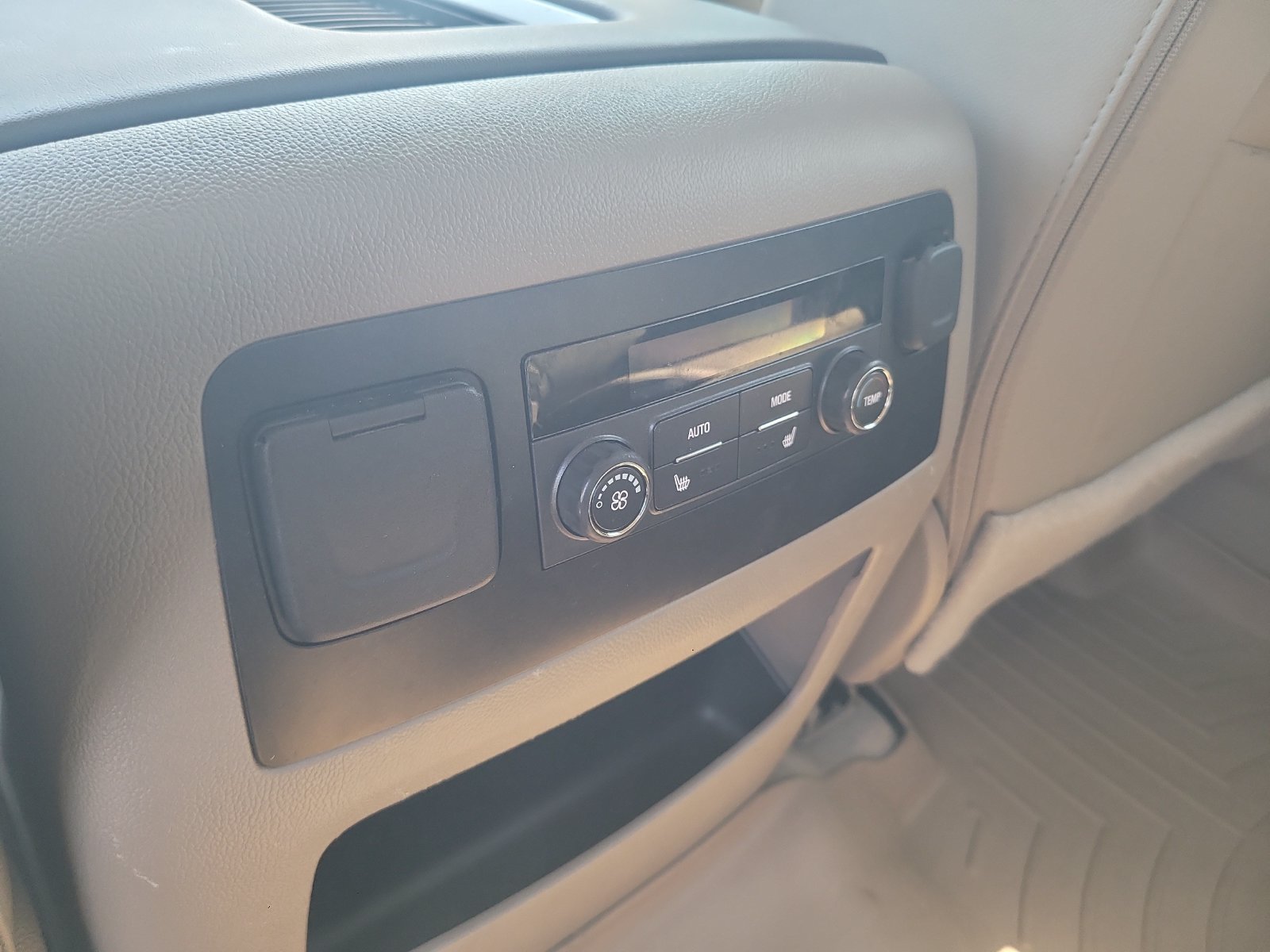 Used 2020 Chevrolet Suburban Premier AWD/4WD image 25